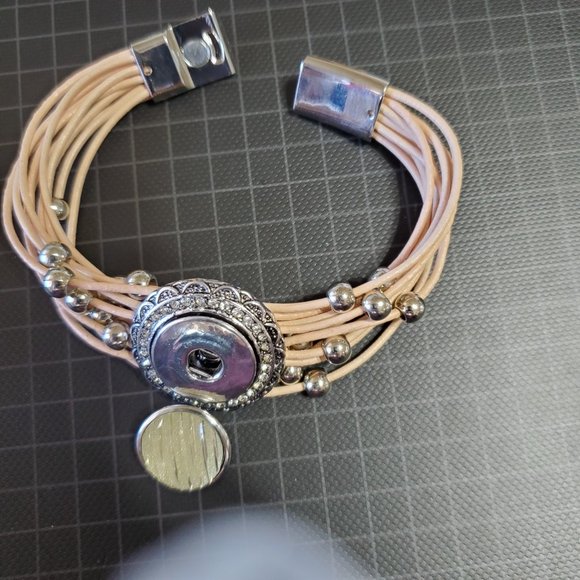 Beaded Magnetic closure multi strand 7" bracelet with unique Button Snap Charm - Picture 5 of 7